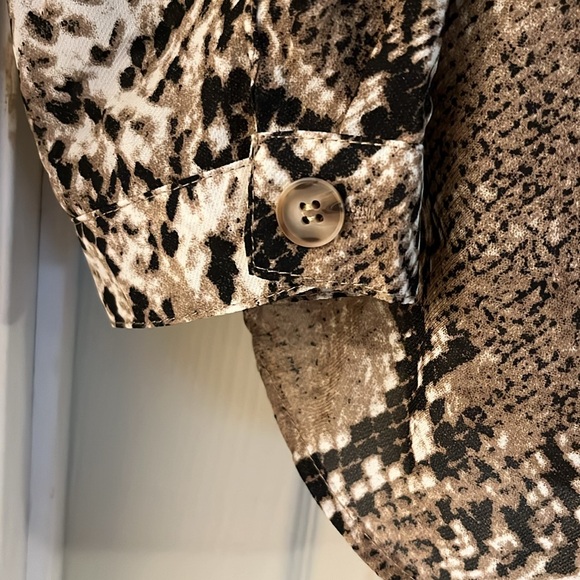 Ladies blouse size Large. Black snake pattern. Button up front. NWT - Picture 3 of 5